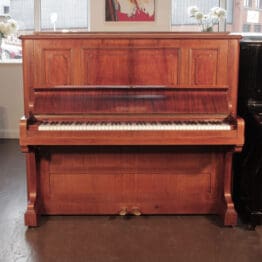 Bechstein Klavier im Hochformat