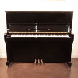 Boston 125E Klavier in aufrechter Bauweise