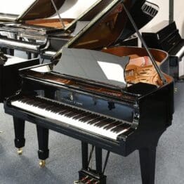 Gebrauchter Steinway & Sons Flügel O-180 in Hochglanz schwarz