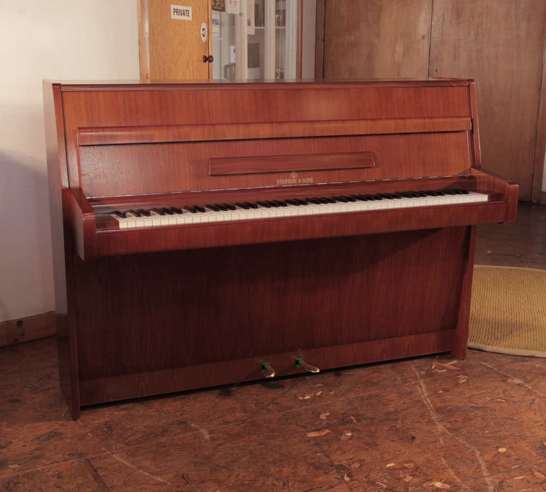 Steinway & Sons Klavier Modell F, Baujahr 1968 – Nussbaum, Mid-Century, überholt